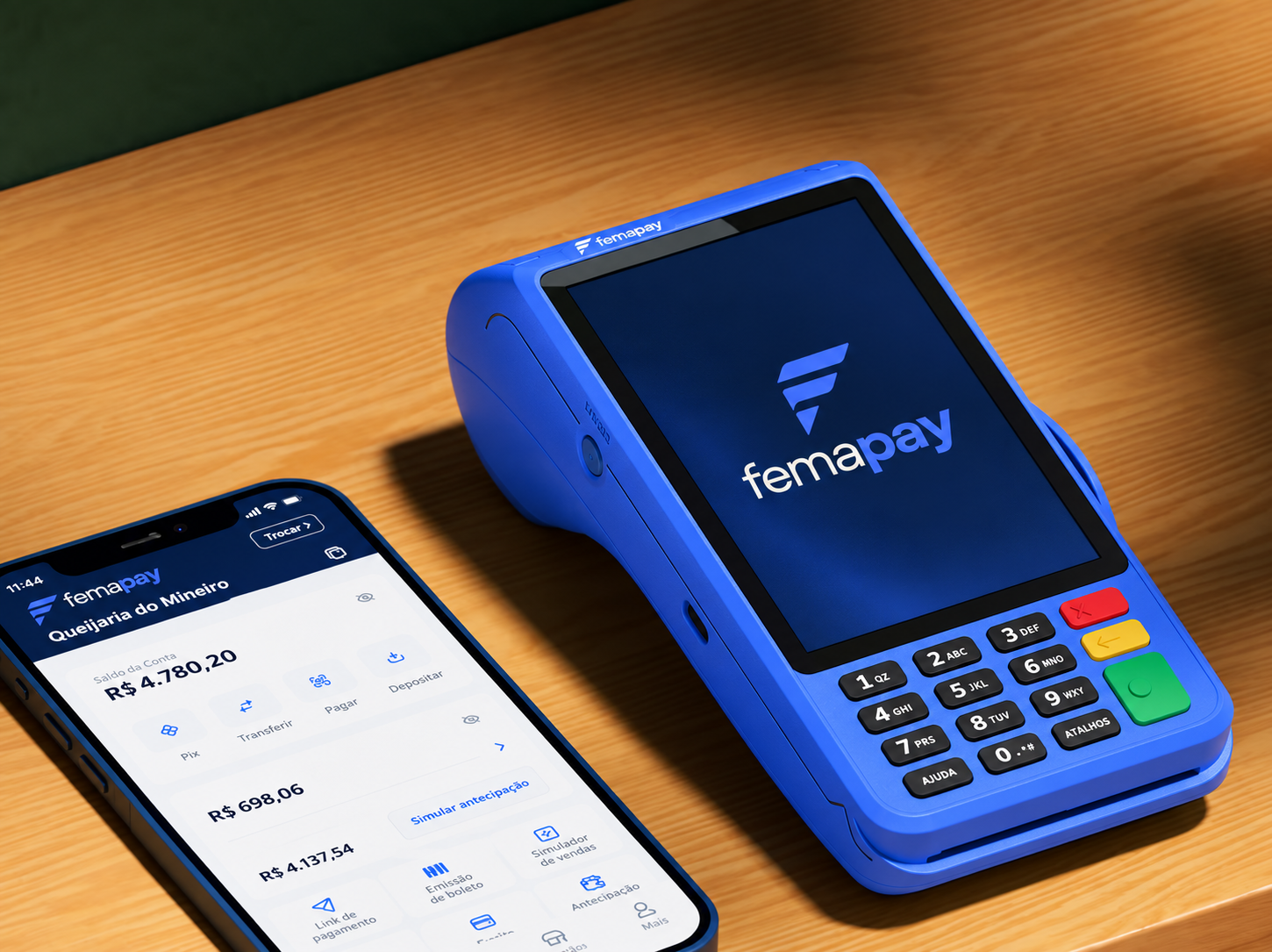 Maquininha Fema Pay no balcão de um negócio